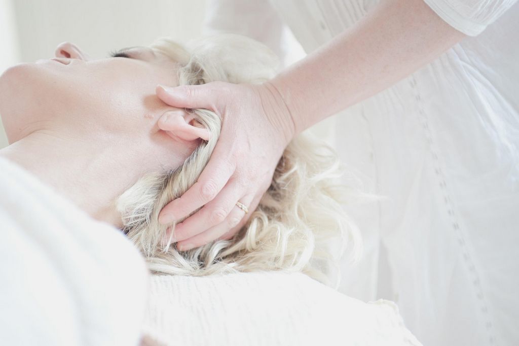 Ayurvedic Massage: Abhyanga Technique for Mind And Body Rejuvenation